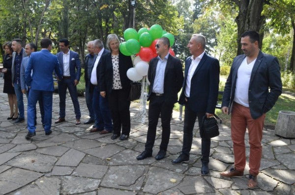 ГЕРБ – Казанлък символично отбеляза началото на предизборната кампания