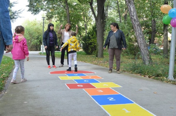 „Игрите на мама и баба“ събра малки и големи в парк „Розариум“ в Казанлък