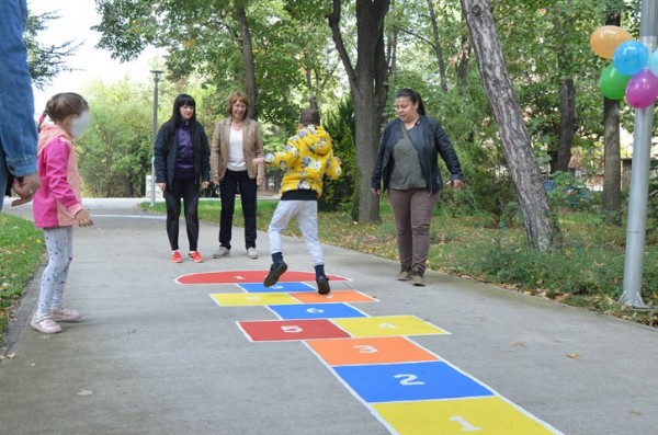 „Игрите на мама и баба“ събра малки и големи в парк „Розариум“ в Казанлък