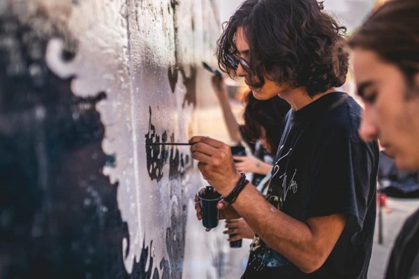 Арт графити провокират и вдъхновяват