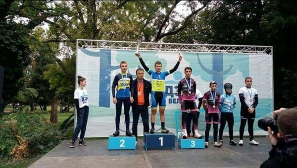 Триумф за колоездачите от “Лястовица“