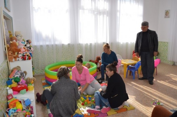 Кандидатът на ГЕРБ за кмет на Горно Черковище се срещна с родители и специалисти в новата придобивка за децата на селото