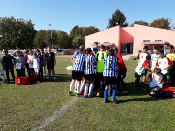 Футболистите 5-7 клас на ОУ “Никола Вапцаров“ ще играят на областен кръг догодина