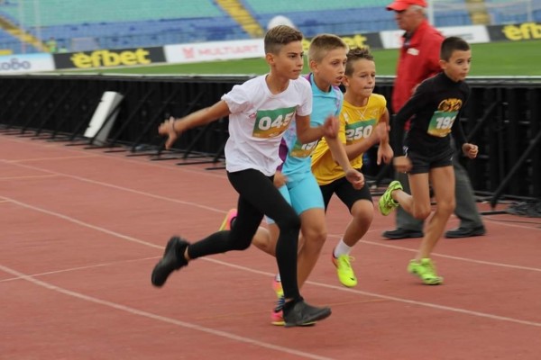 Малката шампионка Мария Караиванова отново със злато