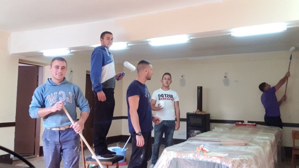 Кандидат-кметът от ГЕРБ ремонтира пенсионерския клуб в с.Розово