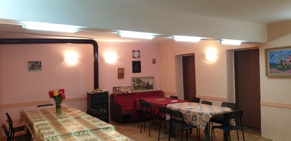 Кандидат-кметът от ГЕРБ ремонтира пенсионерския клуб в с.Розово