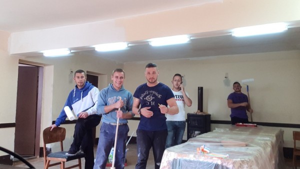 Кандидат-кметът от ГЕРБ ремонтира пенсионерския клуб в с.Розово