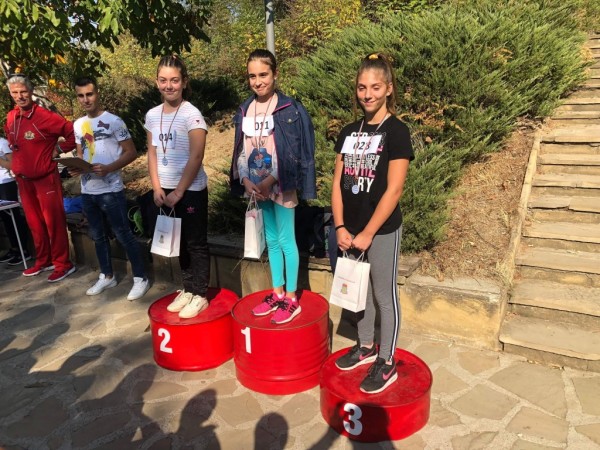 Казанлъшки ученици премериха сили в кросово бягане