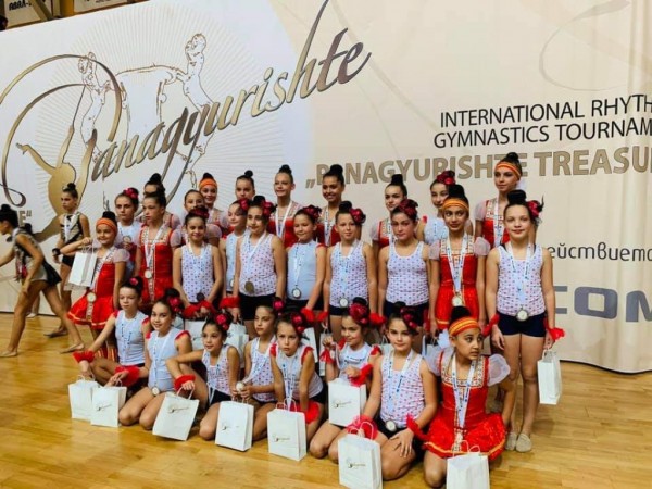 17 медала грабнаха гимнастичките ни от турнира в Панагюрище 