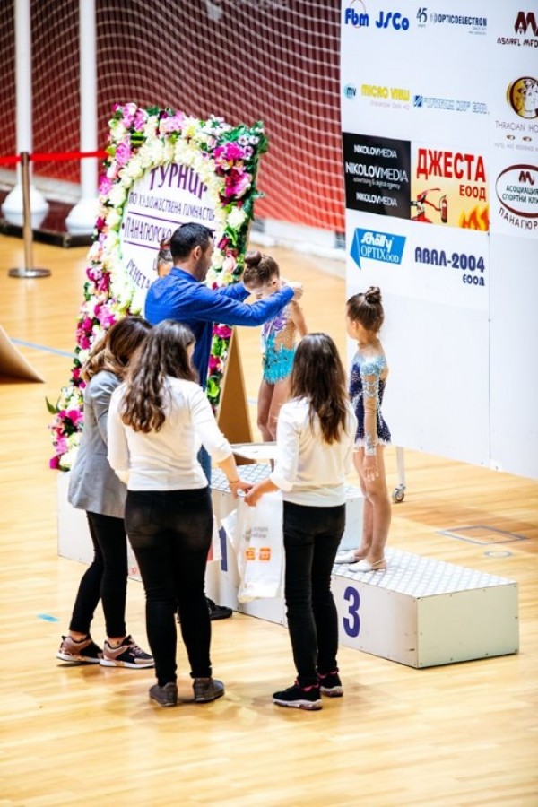 17 медала грабнаха гимнастичките ни от турнира в Панагюрище 