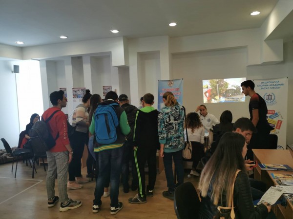 Над 300 зрелостници се включиха в изложението на университетите