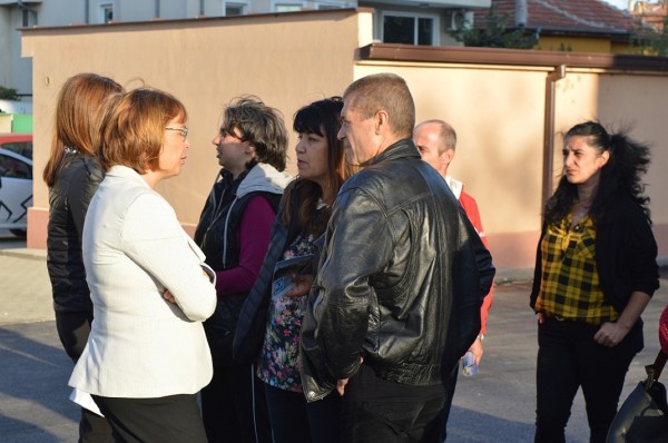 Кандидатът за кмет на Казанлък Галина Стоянова се срещна с жителите на кв. 80