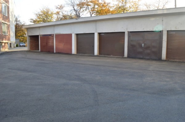 Кандидатът за кмет на Казанлък Галина Стоянова се срещна с жителите на кв. 80