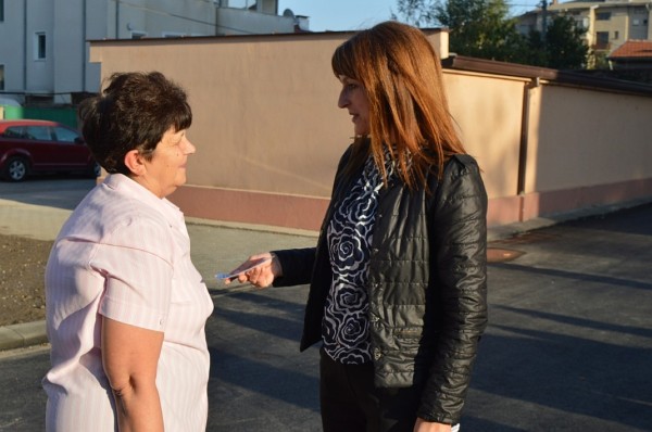 Кандидатът за кмет на Казанлък Галина Стоянова се срещна с жителите на кв. 80