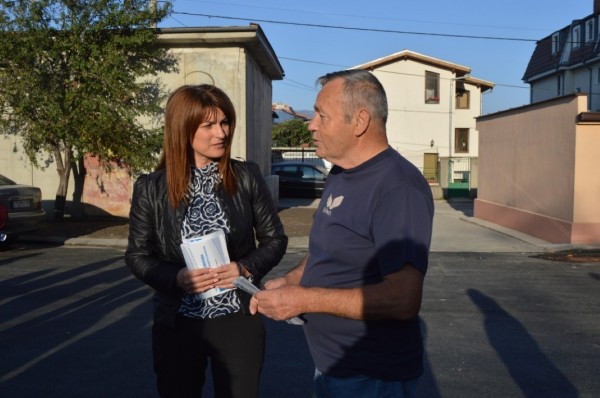 Кандидатът за кмет на Казанлък Галина Стоянова се срещна с жителите на кв. 80