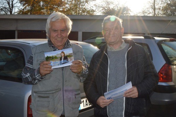 Кандидатът за кмет на Казанлък Галина Стоянова се срещна с жителите на кв. 80