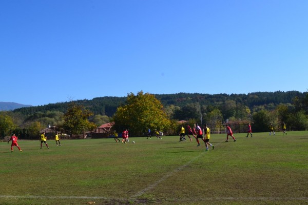 Футболистите на Хуманитарната са първенците при 11 – 12 клас в общинското първенство