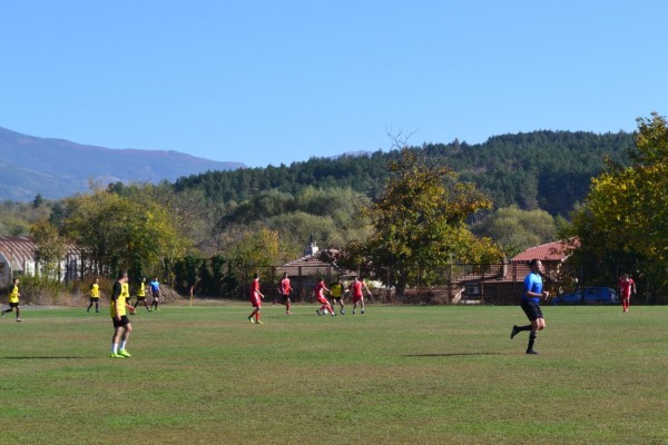 Футболистите на Хуманитарната са първенците при 11 – 12 клас в общинското първенство