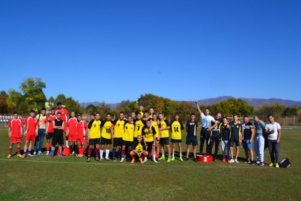 Футболистите на Хуманитарната са първенците при 11 – 12 клас в общинското първенство