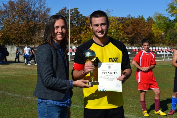 Футболистите на Хуманитарната са първенците при 11 – 12 клас в общинското първенство