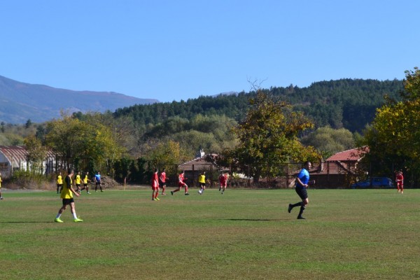 Футболистите на Хуманитарната са първенците при 11 – 12 клас в общинското първенство