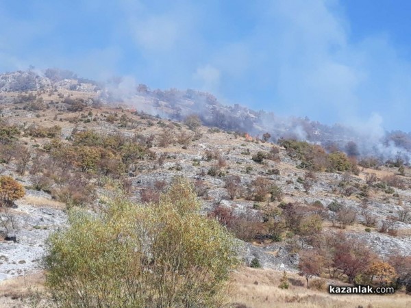 Пожар до Крън. Огнеборците овладяха пламъците