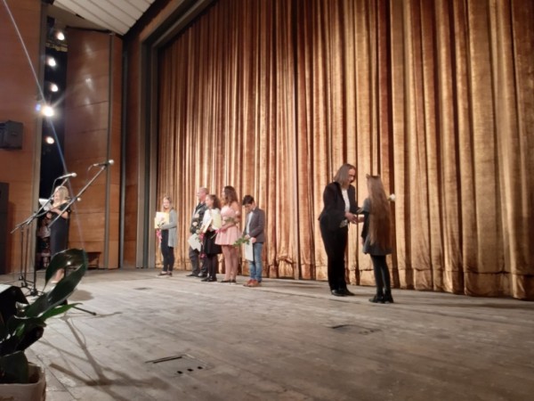 Общината отличи 6 млади будители на Казанлък