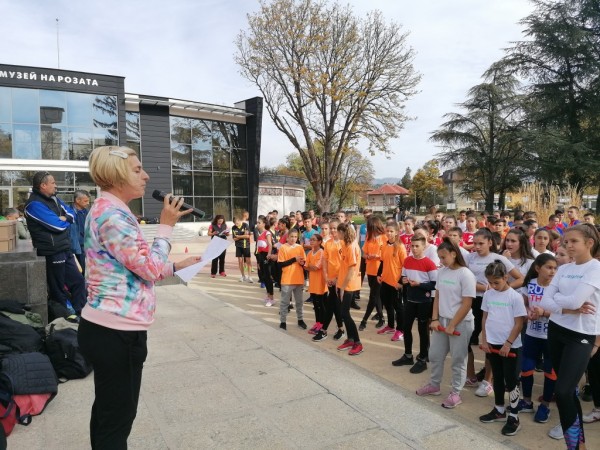 Деца спечелиха лакомства от щафета в Розариума