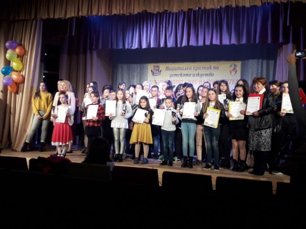 Казанлъшки художнички се отличиха сред 775 творби от цялата страна