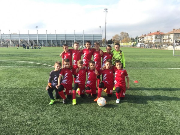 Пет от пет за “Розите“