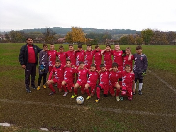 Пет от пет за “Розите“