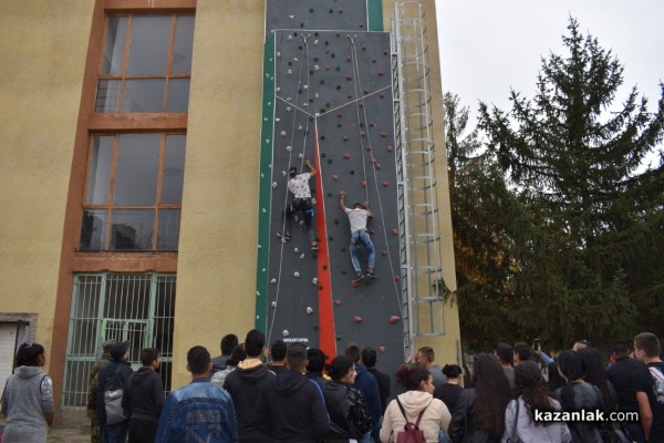 Военните показват бойна техника и оръжие 