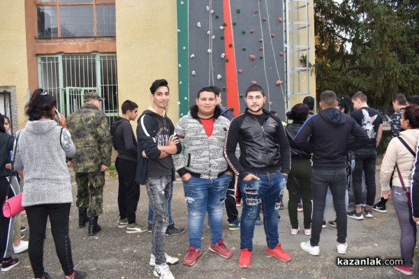 Военните показват бойна техника и оръжие 