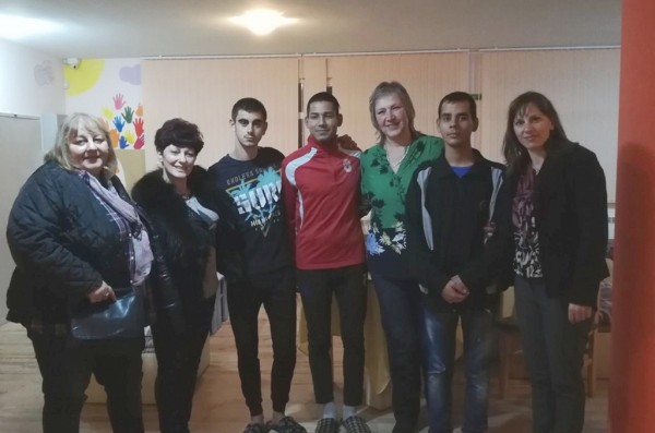 Жените от ГЕРБ - Казанлък с топъл жест за Деня на християнското семейство