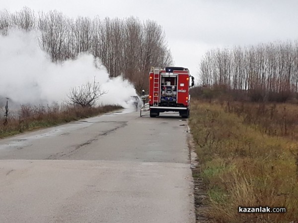 Кола изгоря на пътя Черганово - Овощник