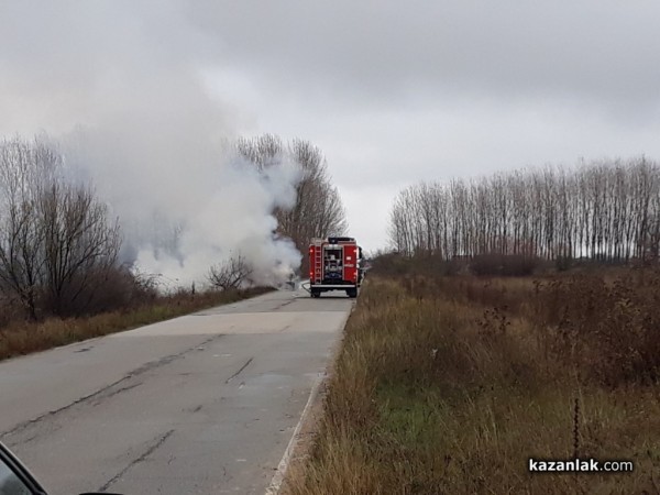 Кола изгоря на пътя Черганово - Овощник