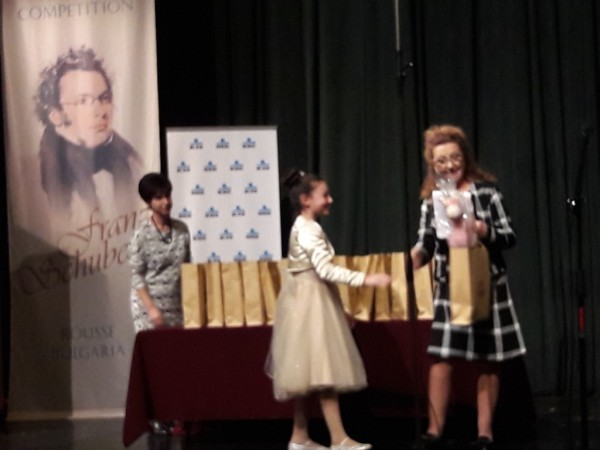 Възпитаници на Елена Юлиянова отново пожънаха успех