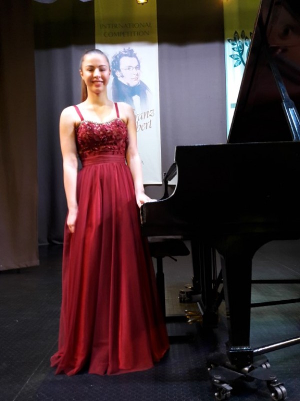 Възпитаници на Елена Юлиянова отново пожънаха успех