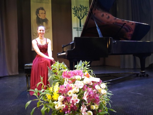 Възпитаници на Елена Юлиянова отново пожънаха успех