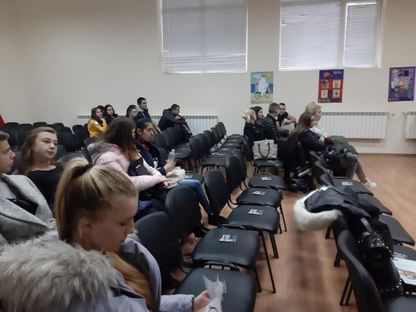 Младежи говориха за борбата срещу трафика на хора