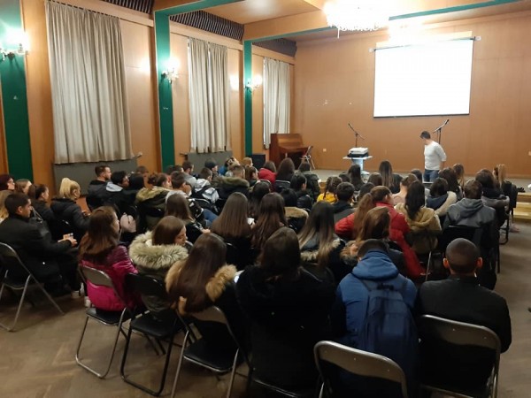 Младежи говориха за борбата срещу трафика на хора