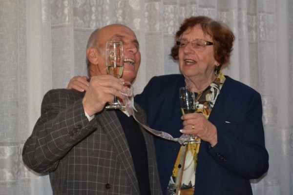 86 Златни двойки подновиха брачната си клетва в Казанлък