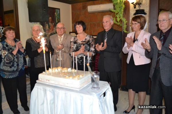 86 Златни двойки подновиха брачната си клетва в Казанлък