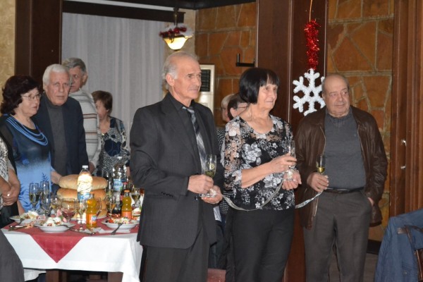 86 Златни двойки подновиха брачната си клетва в Казанлък