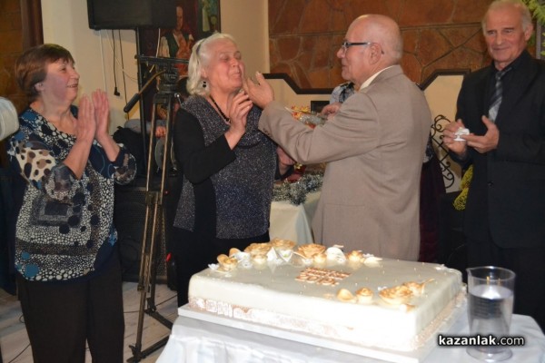 86 Златни двойки подновиха брачната си клетва в Казанлък