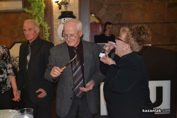 86 Златни двойки подновиха брачната си клетва в Казанлък