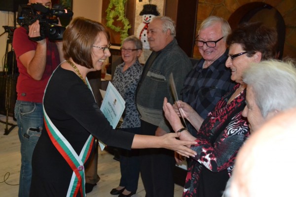 86 Златни двойки подновиха брачната си клетва в Казанлък