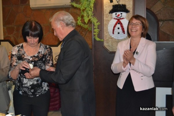 86 Златни двойки подновиха брачната си клетва в Казанлък