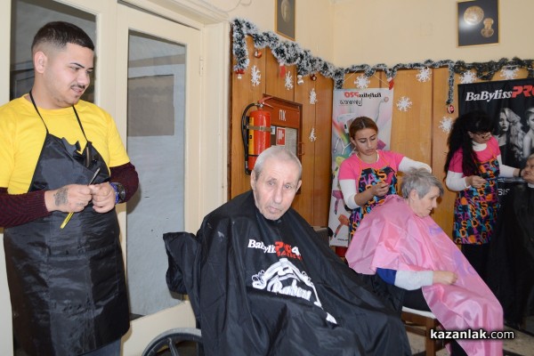 Стенли, ученици и бербери направиха възрастни хора 10 години по-млади