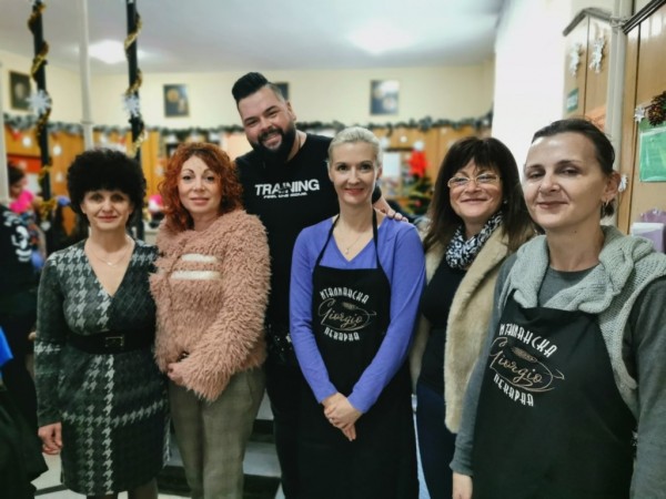 Стенли, ученици и бербери направиха възрастни хора 10 години по-млади